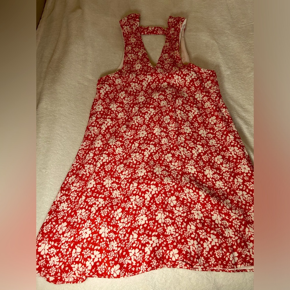 Lulu’s red floral sundress.